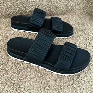 Sorel sandals. Black. 9.5